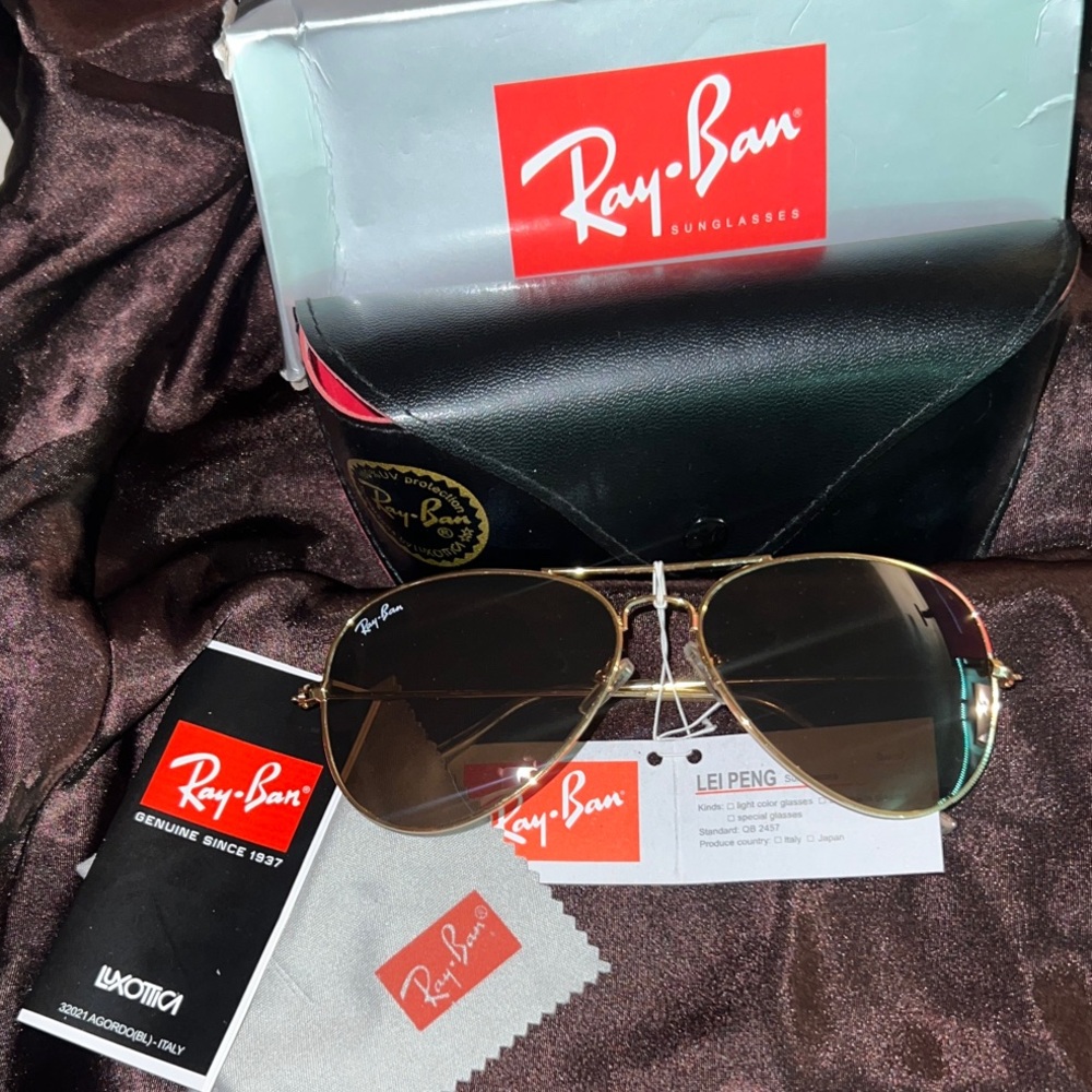Ray-Ban Aviator Sunglasses with Gold Frame and Black Details